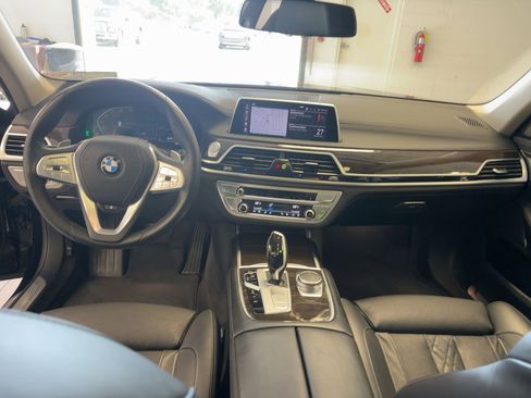 Certified 2022 BMW 740i xDrive w/ Premium Package image 16