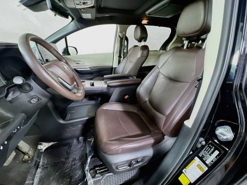 Used 2023 Toyota Sienna Platinum AWD/4WD image 21