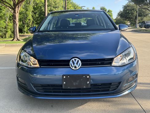 Used 2017 Volkswagen Golf 4-Door FWD image 3