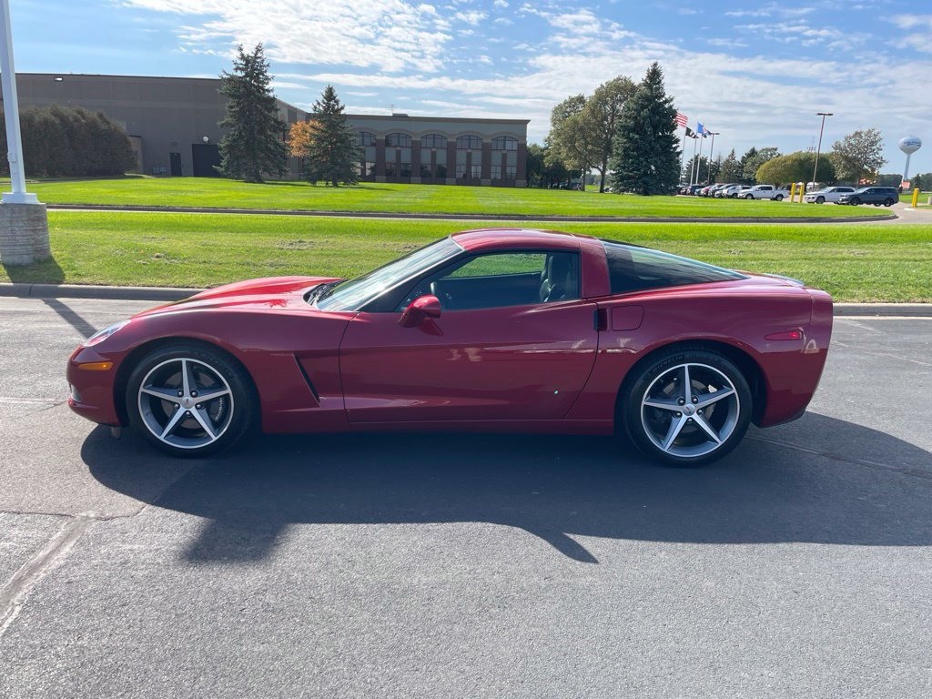 Used 2013 Chevrolet Corvette Coupe w/ 2LT Preferred Equipment Group RWD image 2