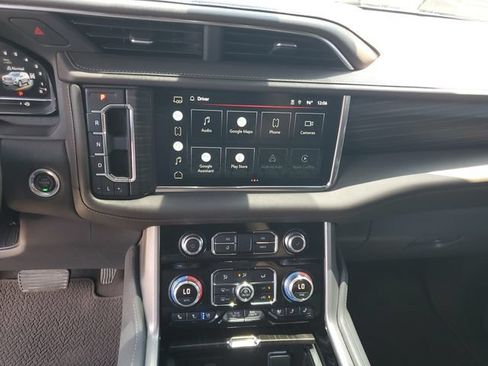 Used 2022 GMC Yukon XL Denali AWD/4WD image 16