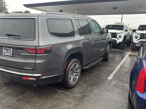 Used 2024 Jeep Wagoneer Series II image 4