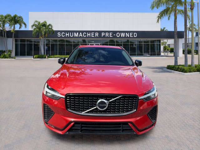 Used 2024 Volvo XC60 B5 Core AWD/4WD image 2