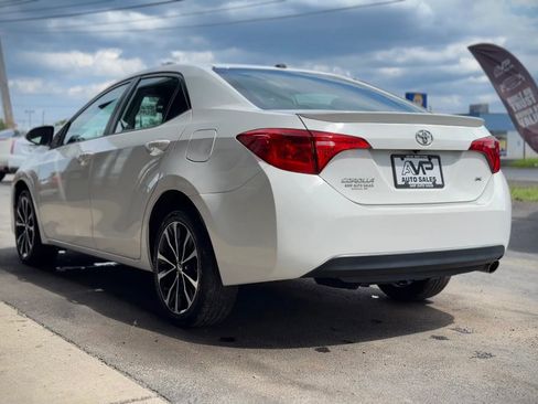 Used 2017 Toyota Corolla SE FWD image 4
