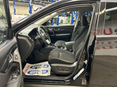 Used 2018 Nissan Rogue SV FWD image 19
