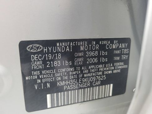 Used 2019 Hyundai Elantra GT image 33