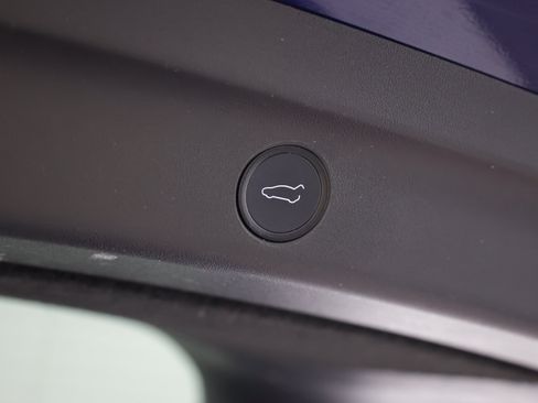 Used 2021 Tesla Model Y 2WD image 32