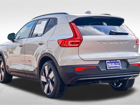 Used 2023 Volvo XC40 Recharge Ultimate image 5
