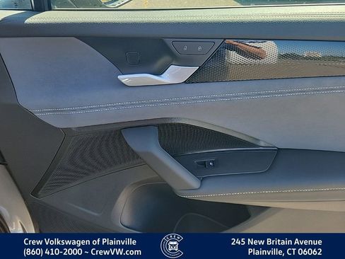 New 2025 Volkswagen Tiguan SE image 30