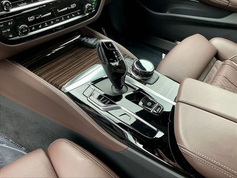Used 2023 BMW M550i xDrive w/ Executive Package AWD/4WD image 18