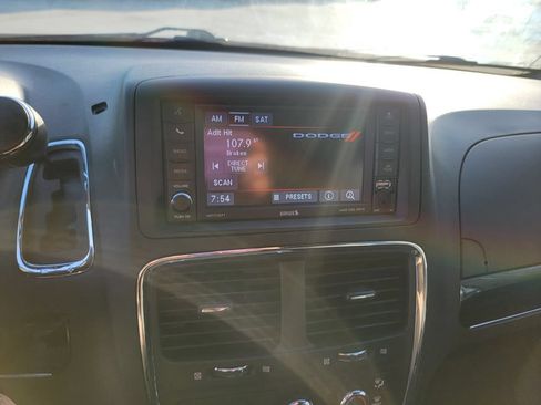 Used 2020 Dodge Grand Caravan SXT FWD image 21