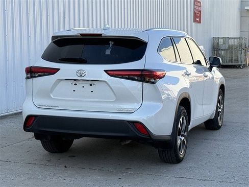 Used 2021 Toyota Highlander XLE image 4
