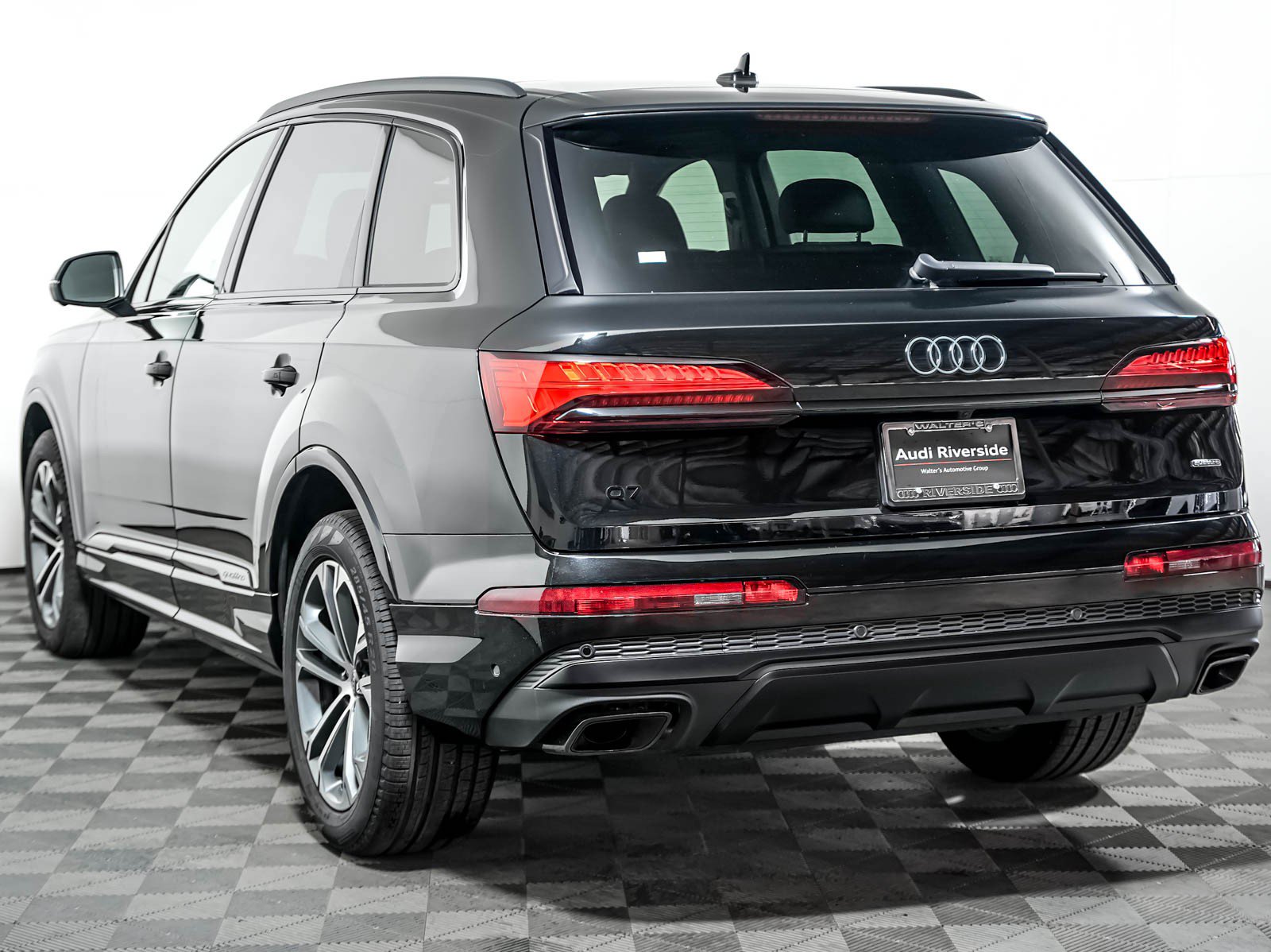 Certified 2026 Audi Q7 2.0T Premium w/ Convenience Plus Package AWD/4WD image 2