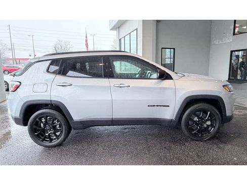 New 2026 Jeep Compass Latitude image 4