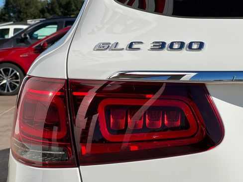 Used 2021 Mercedes-Benz GLC 300 4MATIC w/ Premium Package image 34