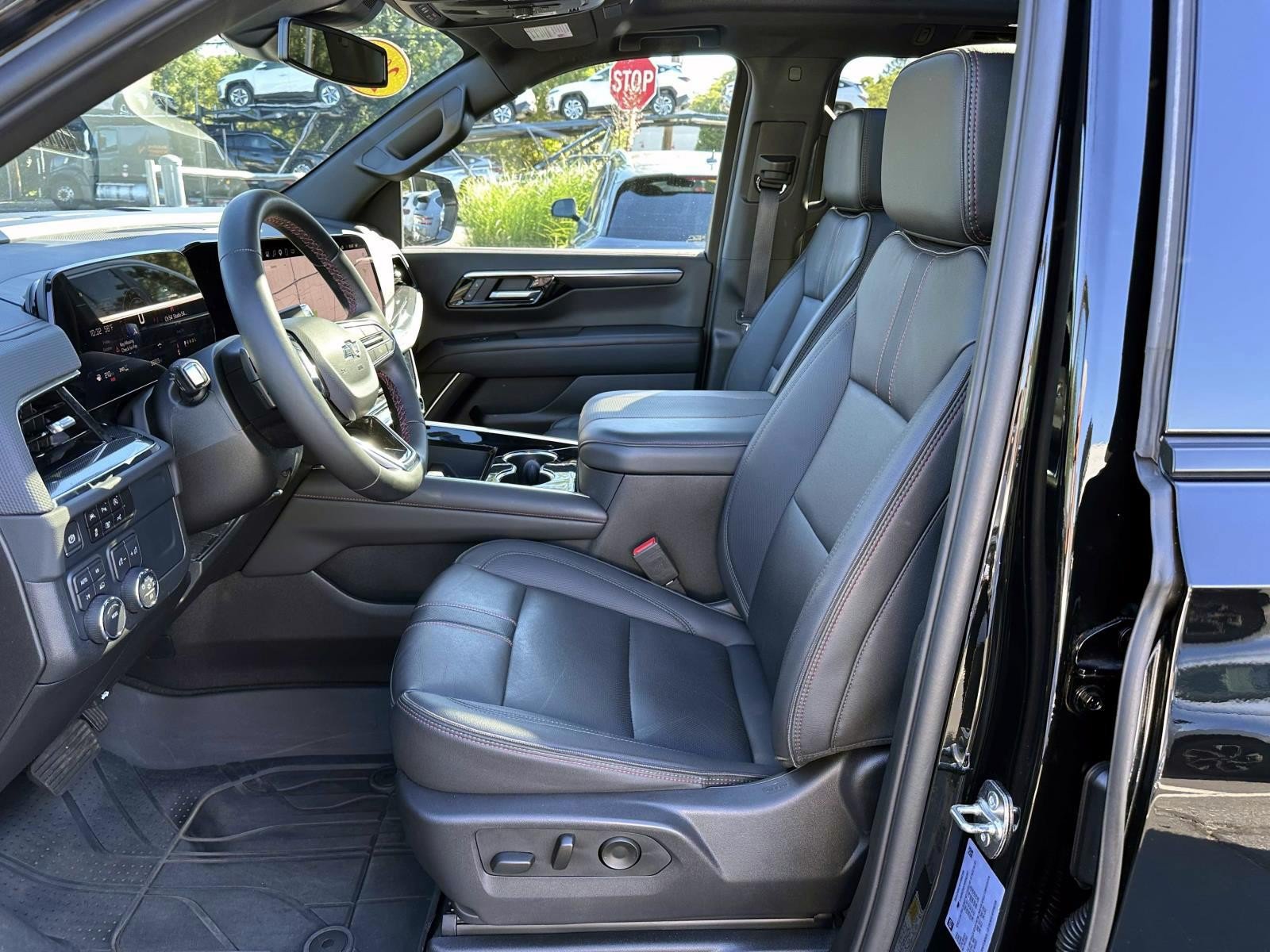Used 2025 Chevrolet Suburban RST w/ Comfort Package AWD/4WD image 12