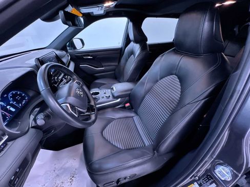 Used 2025 Toyota Highlander XSE AWD/4WD image 14