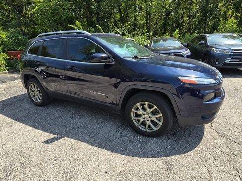 Used 2016 Jeep Cherokee Latitude AWD/4WD image 10