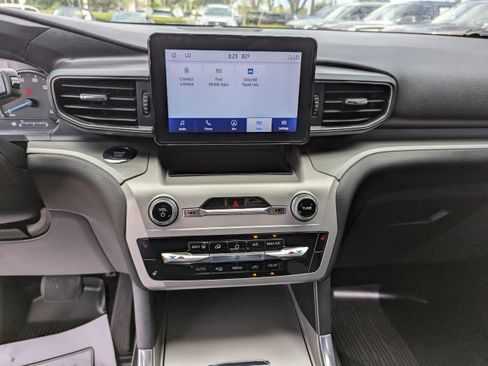 Used 2022 Ford Explorer XLT w/ Equipment Group 202A image 22