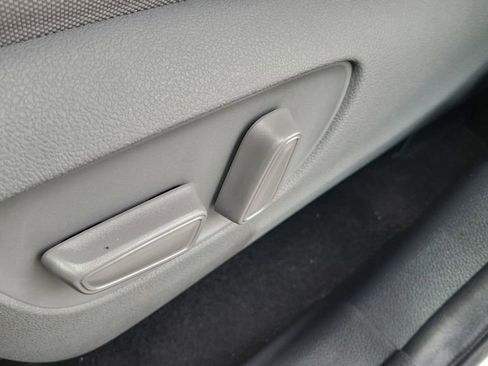 Used 2023 Toyota Highlander LE image 27