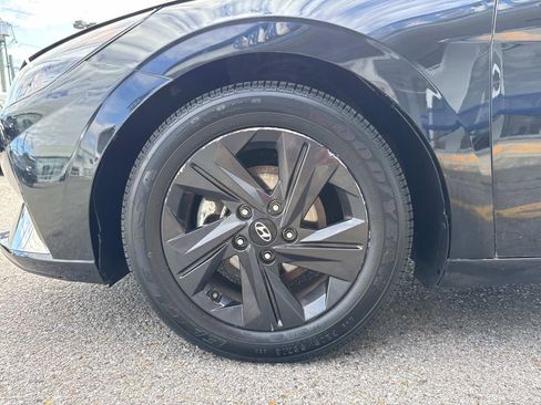 Used 2021 Hyundai Elantra SEL image 5