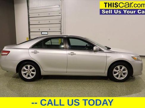 Used 2011 Toyota Camry LE image 8