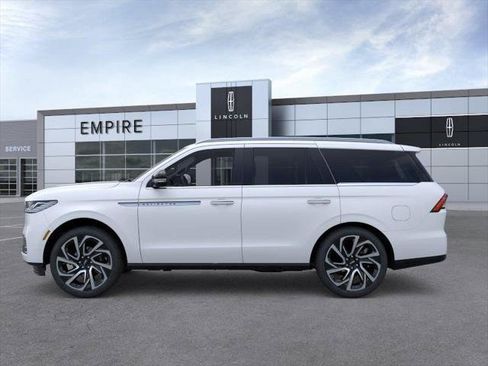 New 2026 Lincoln Navigator Reserve AWD/4WD image 3