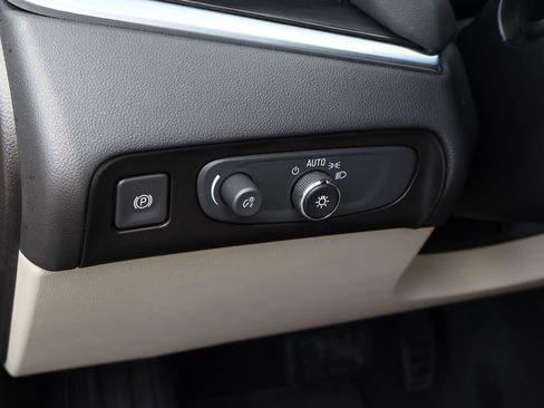 Certified 2018 Buick Enclave Essence FWD image 12