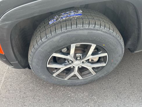 Used 2024 Jeep Grand Cherokee L Limited w/ Luxury Tech Group II image 6