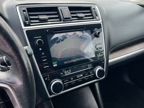 Used 2018 Subaru Outback 2.5i Limited AWD/4WD image 19