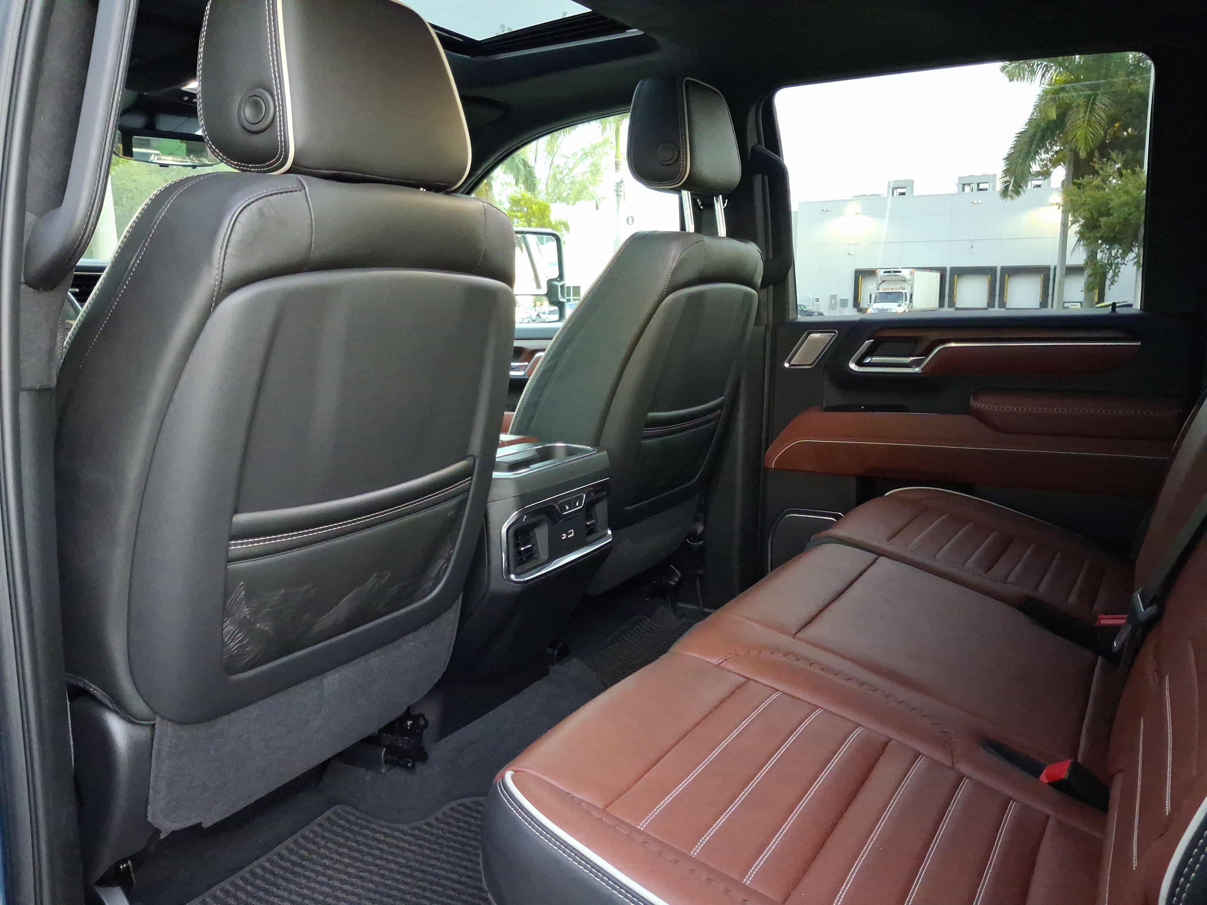 Used 2025 GMC Sierra 2500 Denali Ultimate AWD/4WD image 5