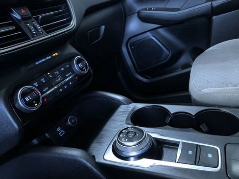 Used 2021 Ford Escape SE w/ SE Sport Appearance Package image 22