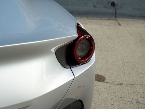 Used 2019 Ferrari Portofino image 28