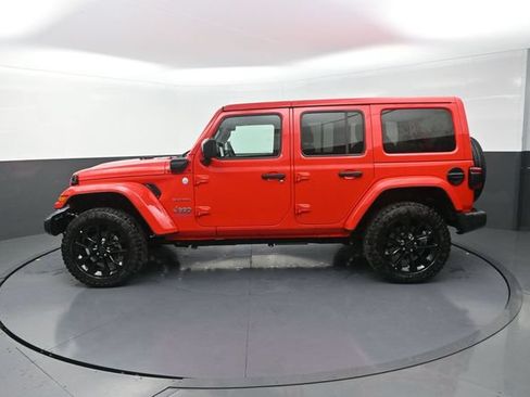 Used 2024 Jeep Wrangler Unlimited Sahara AWD/4WD image 4