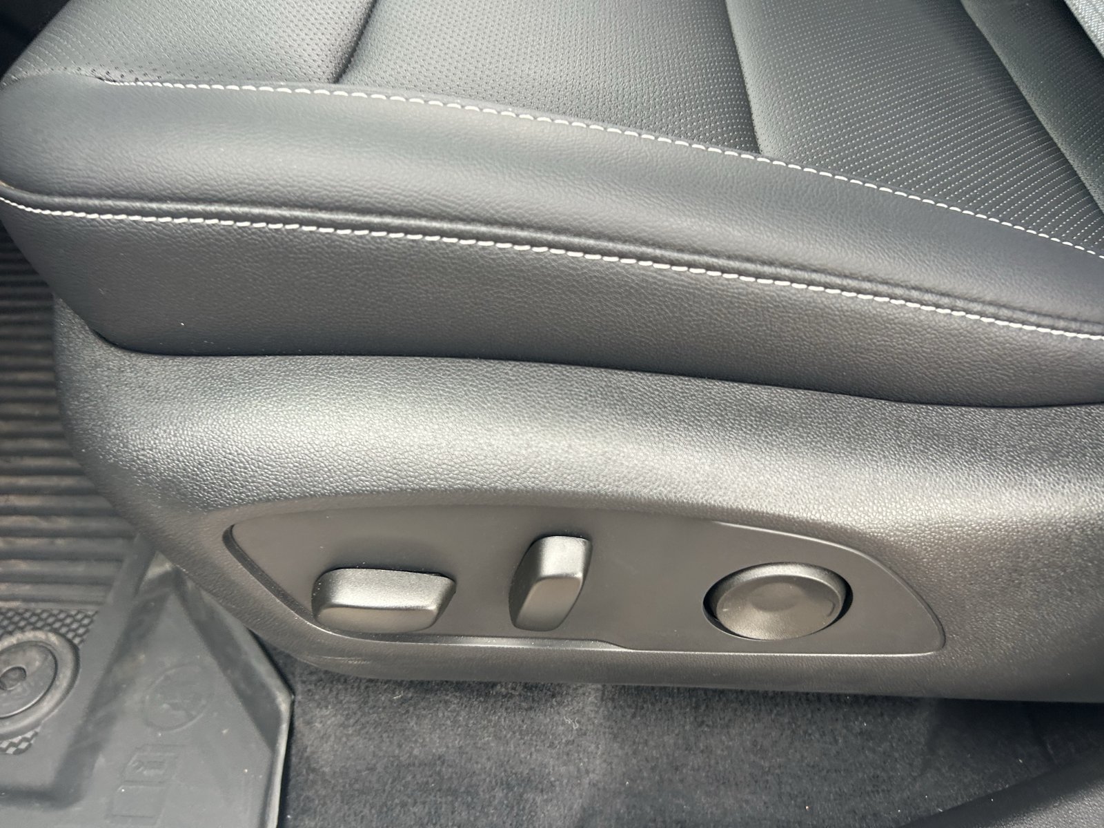 Certified 2026 Chevrolet Traverse LT w/ LPO, Floor Liner Package FWD image 28