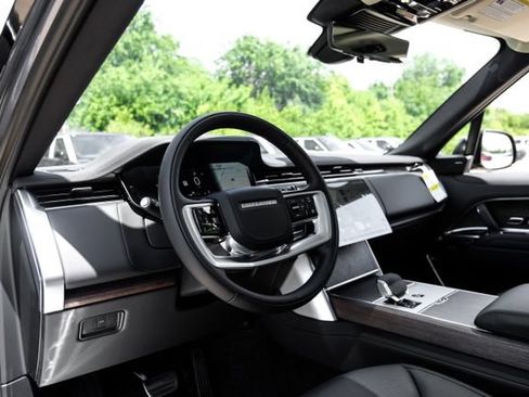 New 2026 Land Rover Range Rover Long Wheelbase SE AWD/4WD image 3