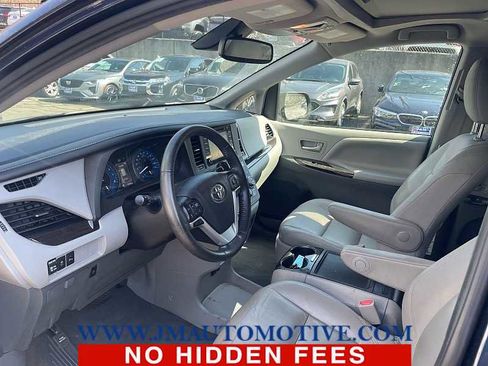 Used 2020 Toyota Sienna XLE Premium AWD/4WD image 2