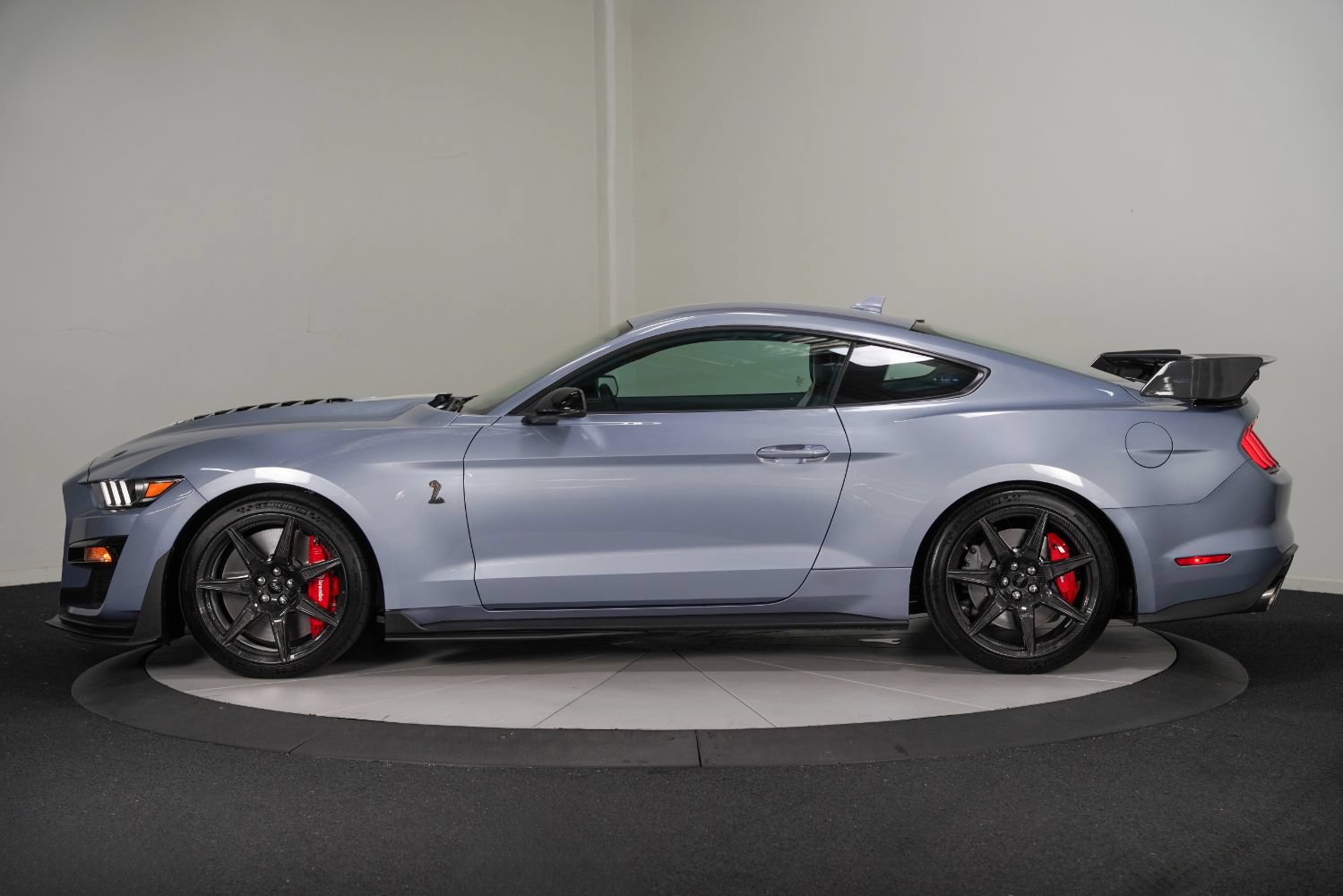 Used 2022 Ford Mustang Shelby GT500 w/ Carbon Fiber Track Pack RWD image 5
