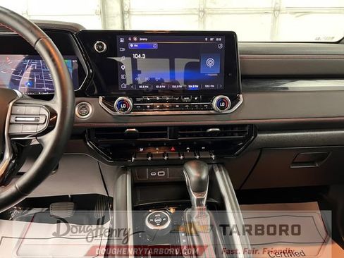 Used 2024 Chevrolet Colorado Z71 w/ Z71 Convenience Package 2 AWD/4WD image 42