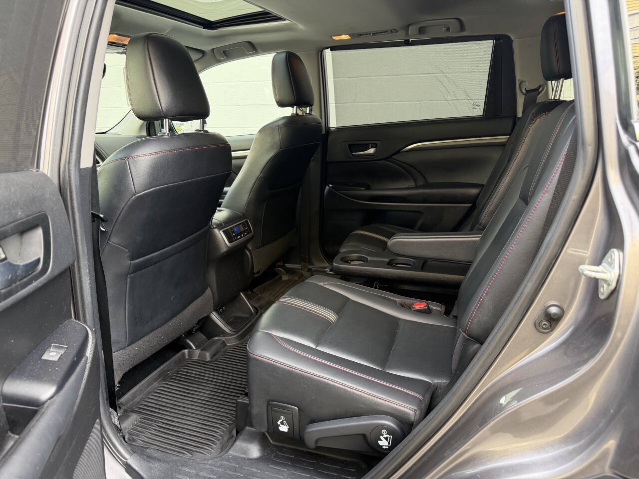 Used 2019 Toyota Highlander SE AWD/4WD image 21