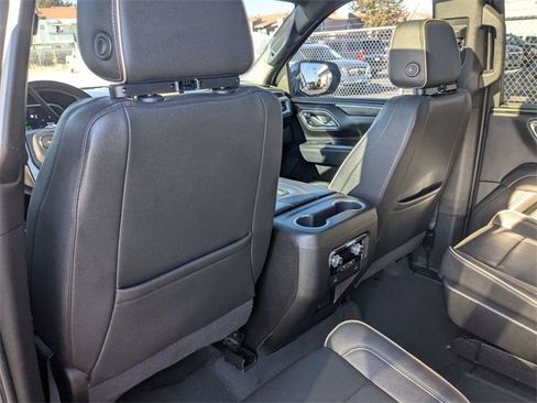 Used 2023 GMC Yukon SLT image 30