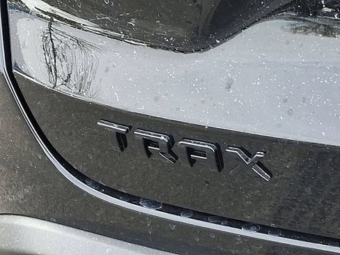 New 2026 Chevrolet Trax LT w/ Sunroof Package FWD image 5