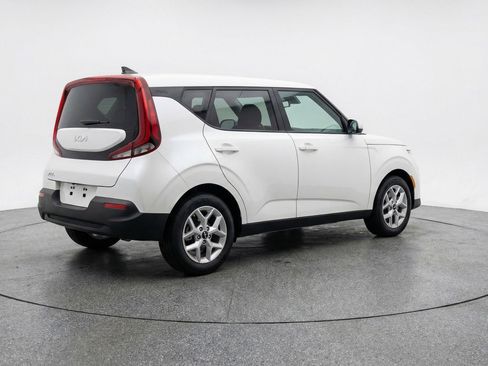 Used 2025 Kia Soul LX w/ LX Technology Package image 9