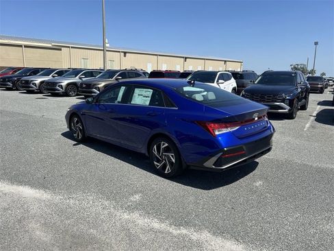 New 2025 Hyundai Elantra Limited image 13