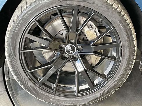 Used 2020 Audi Q8 Prestige w/ Prestige Package image 11