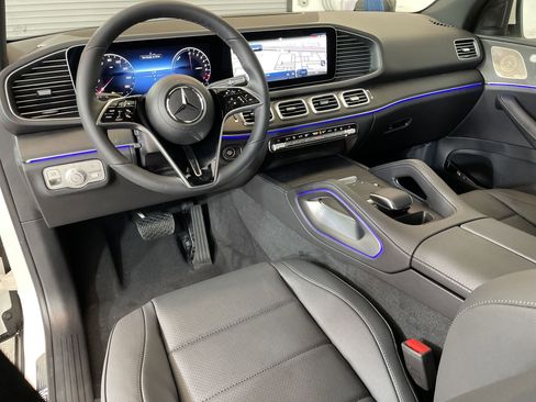 Certified 2025 Mercedes-Benz GLE 450e 4MATIC image 4