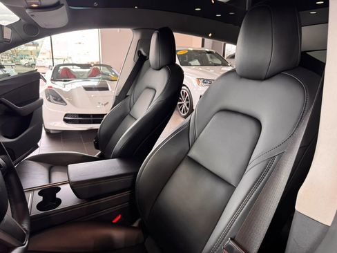 Used 2021 Tesla Model Y Long Range image 10