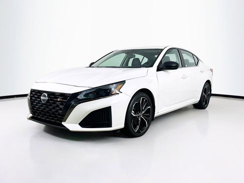 Used 2023 Nissan Altima 2.5 SR FWD image 3