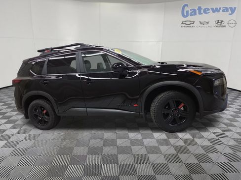 Used 2025 Nissan Rogue SV AWD/4WD image 1