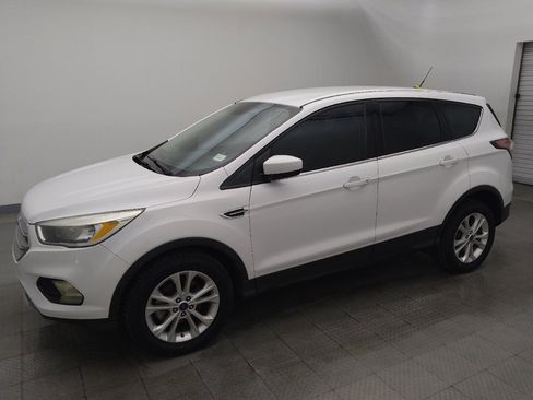 Used 2017 Ford Escape SE FWD image 2